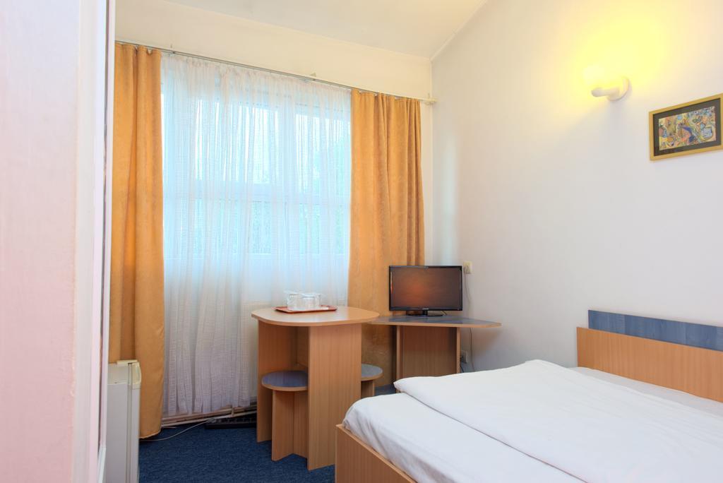 Pensiunea Leo Brasov Exterior photo