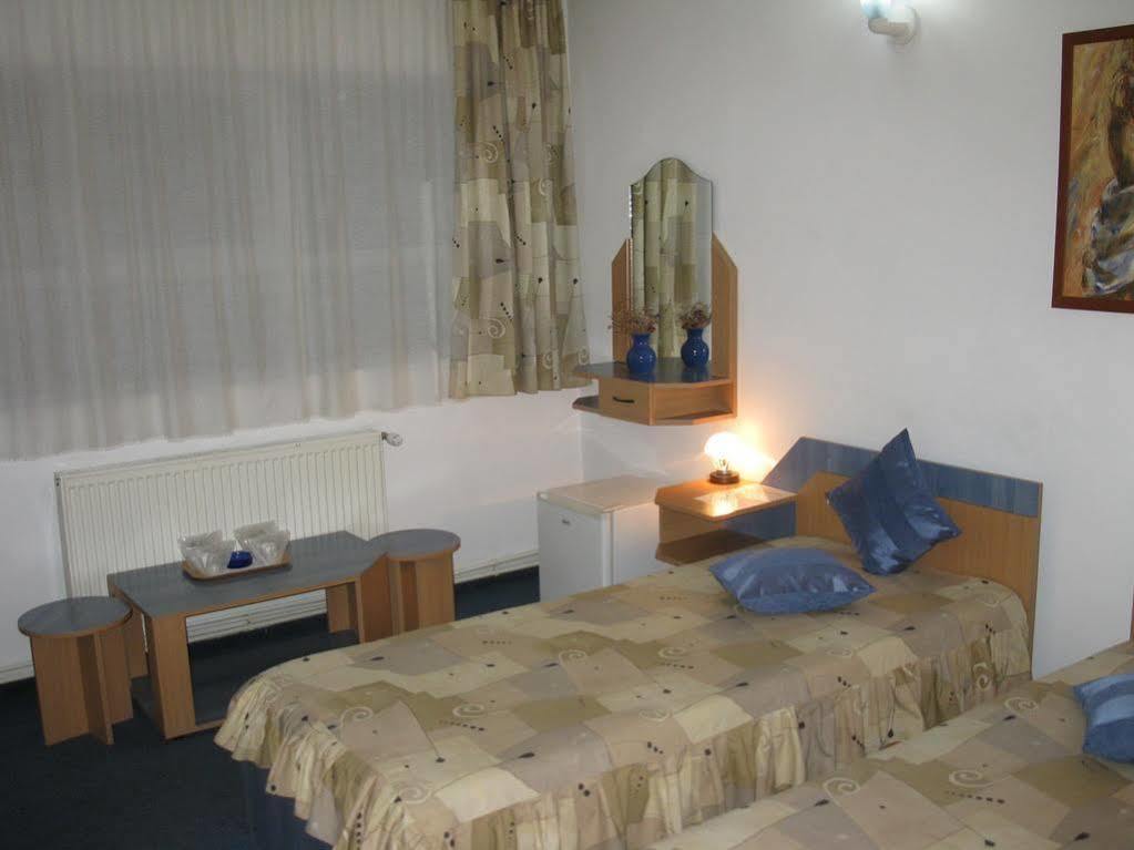 Pensiunea Leo Brasov Exterior photo