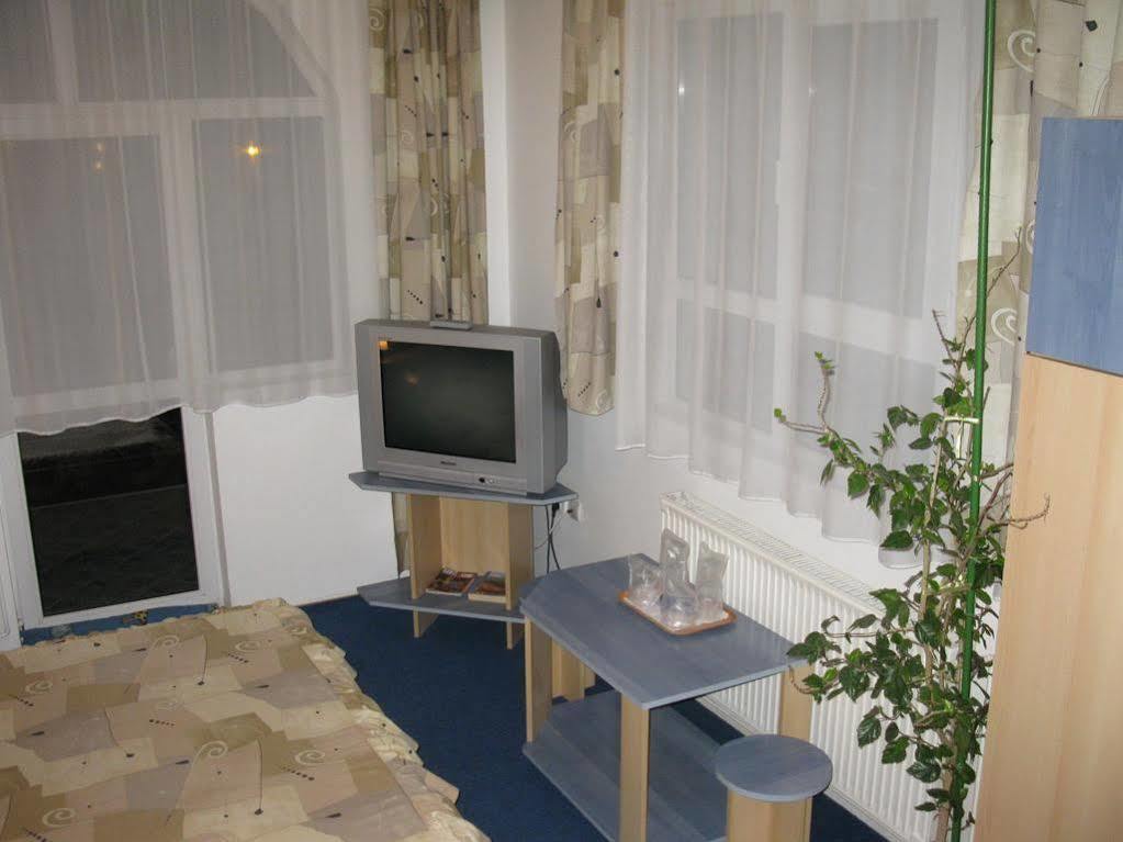 Pensiunea Leo Brasov Exterior photo